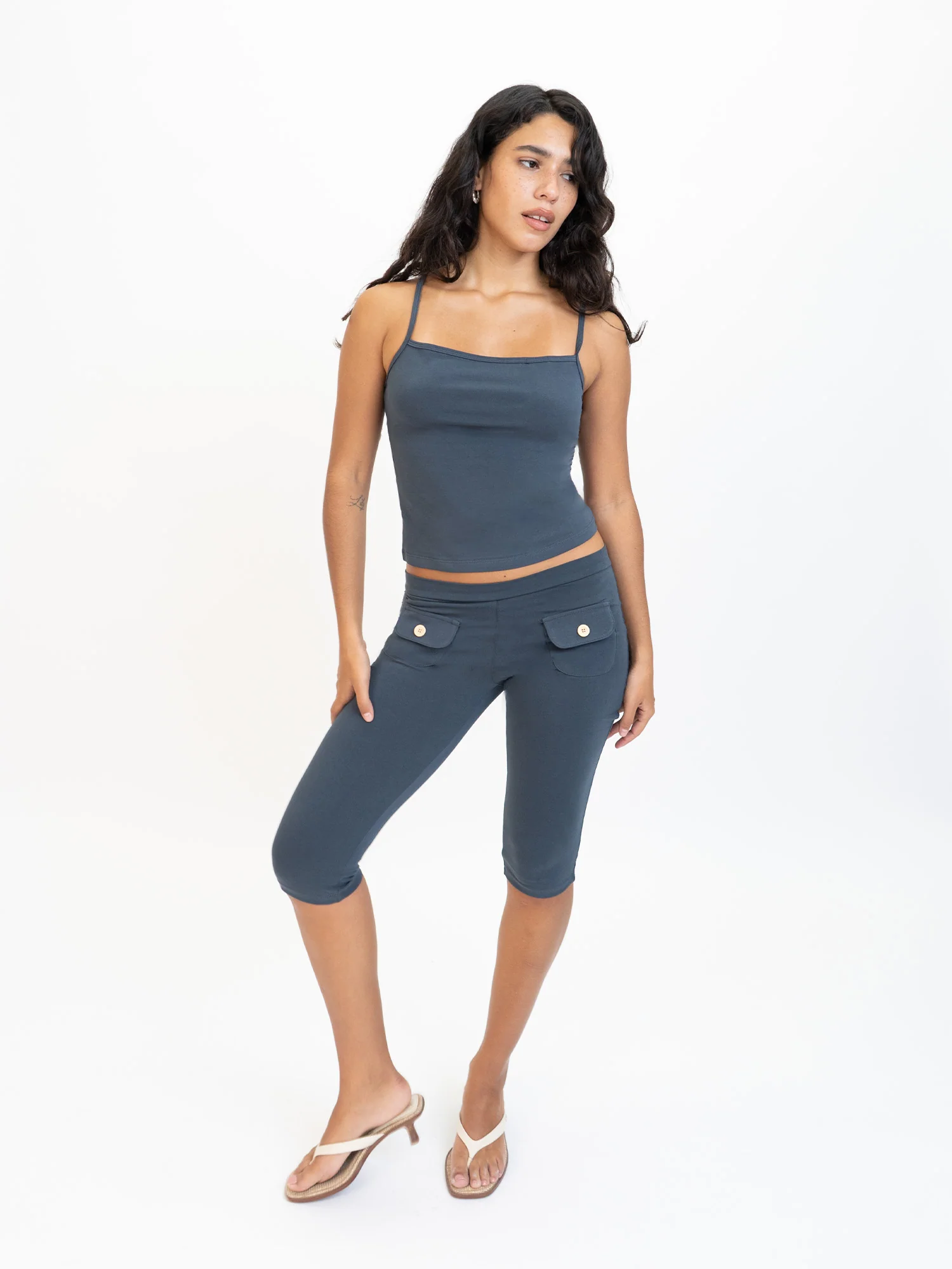 Button Capris - Webnetwoks